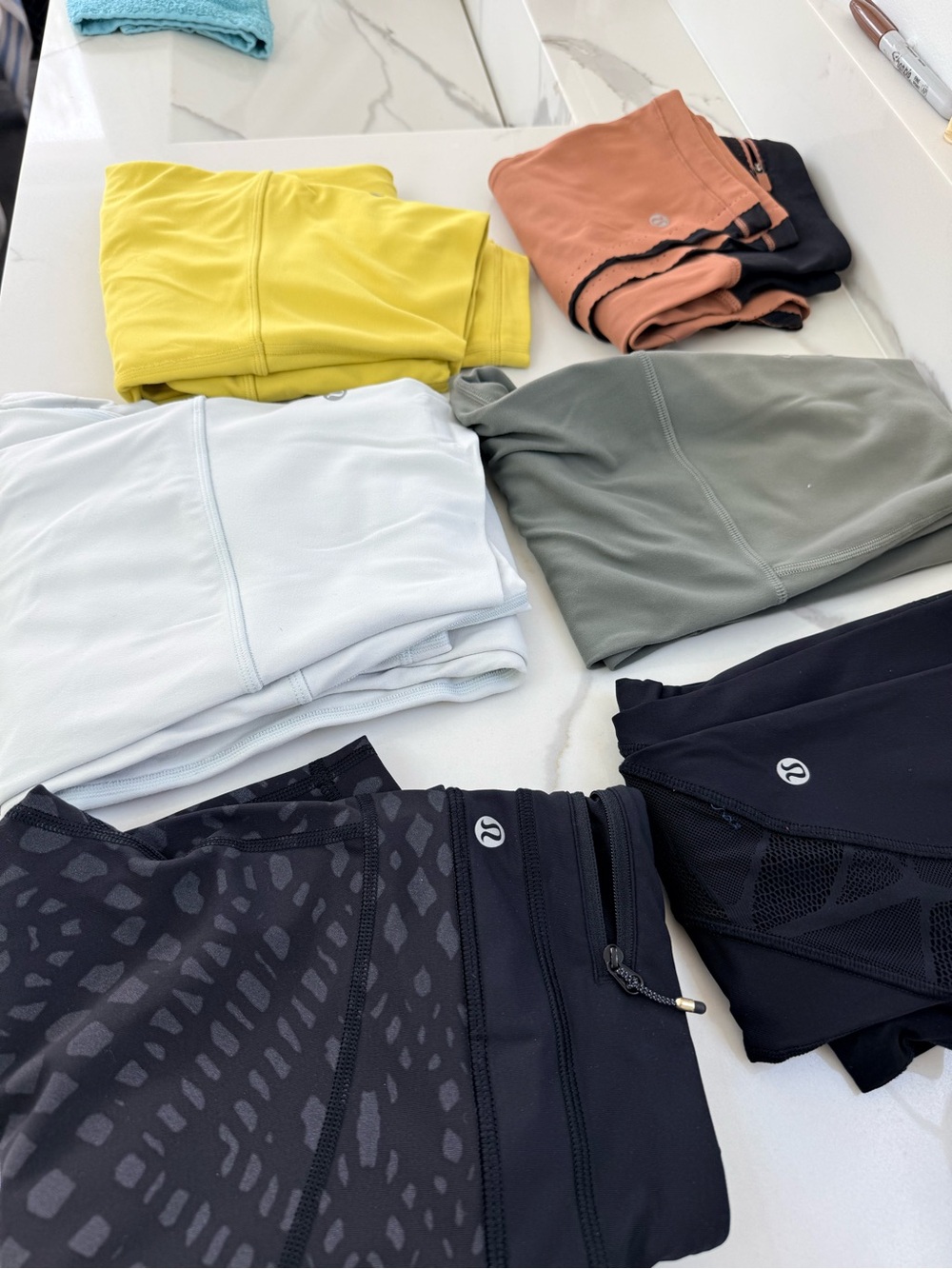 lululemon athletica (6) bundle Black Patterned High-Rise Leggings or 20 each